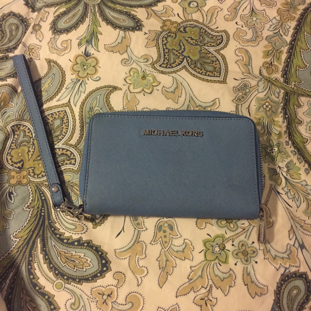 Michael Kors Zip Around Wristlet